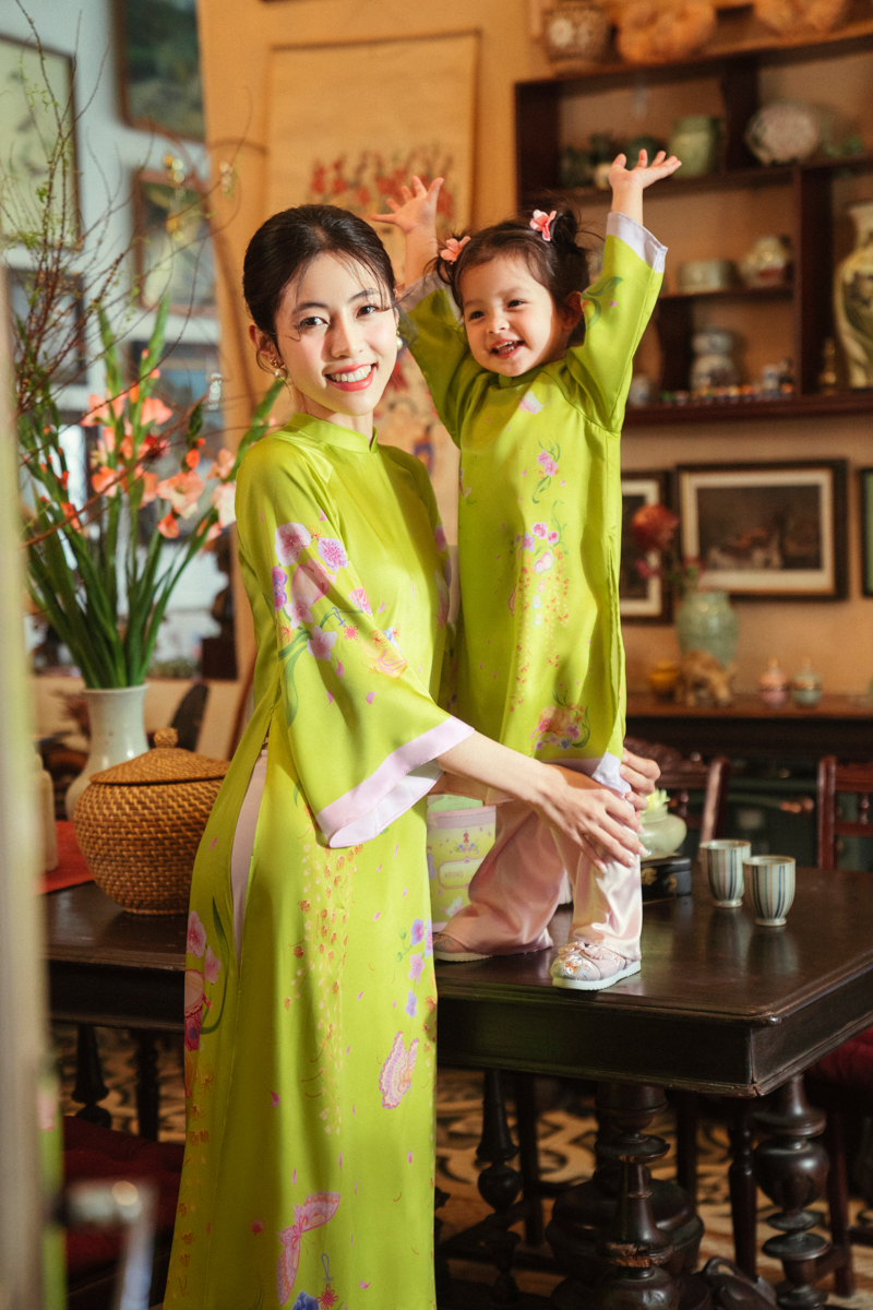 Áo dài tiểu khai xuân